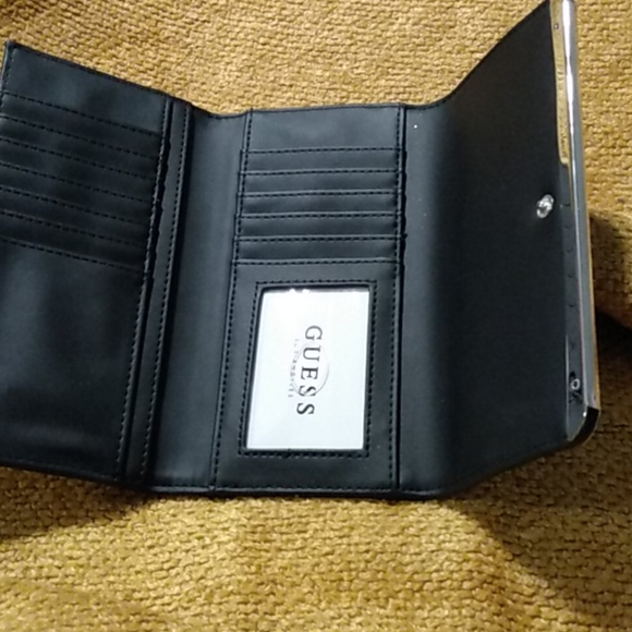 Guess - Picture 3 of 3